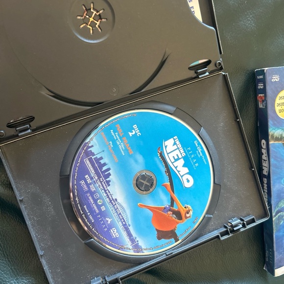 (10/$20) Finding Nemo DVD - Picture 9 of 10